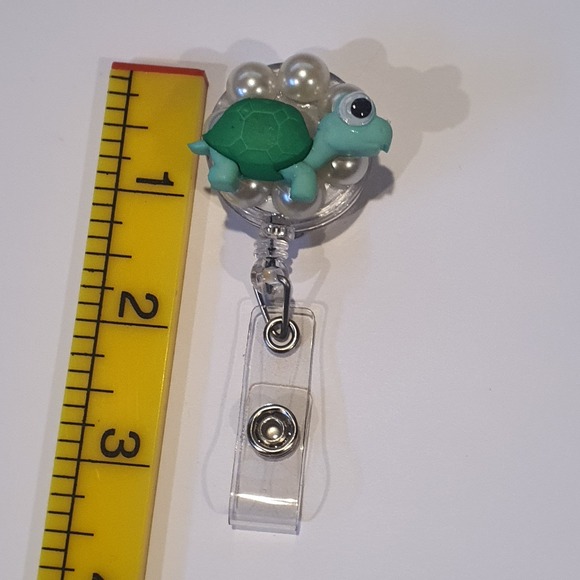 Green Sea Turtle Faux Pearl Retractable Badge Reel ID Holder Nurse Teacher Gift - Picture 2 of 4
